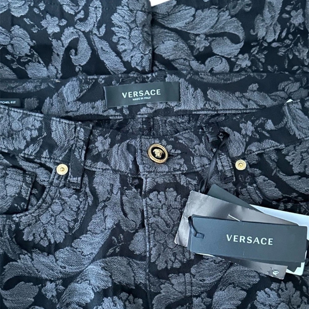 Versace - Picture 2 of 3